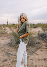 Load image into Gallery viewer, Cameron Basic Tee
